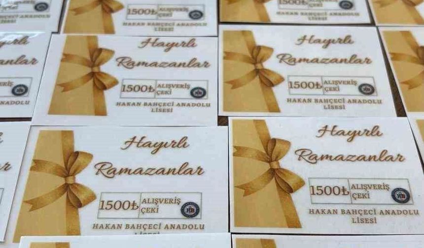 Diyarbakır'da öğrencilere yardım çeki dağıtıldı