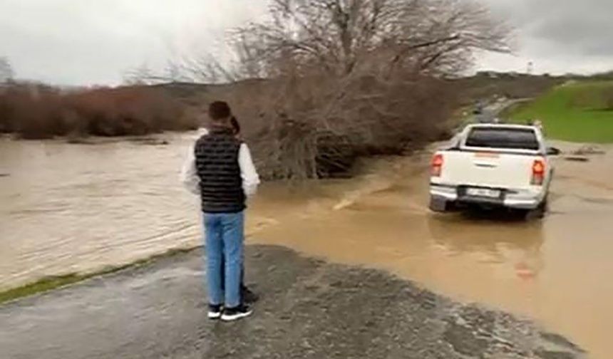 Diyarbakır'da şiddetli yağış: Köye ulaşım kesildi