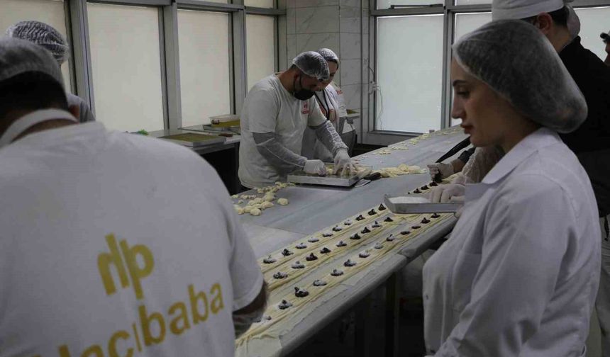 Diyarbakır'da tatlı imalathanelerinde hijyenden de ödün verilmiyor