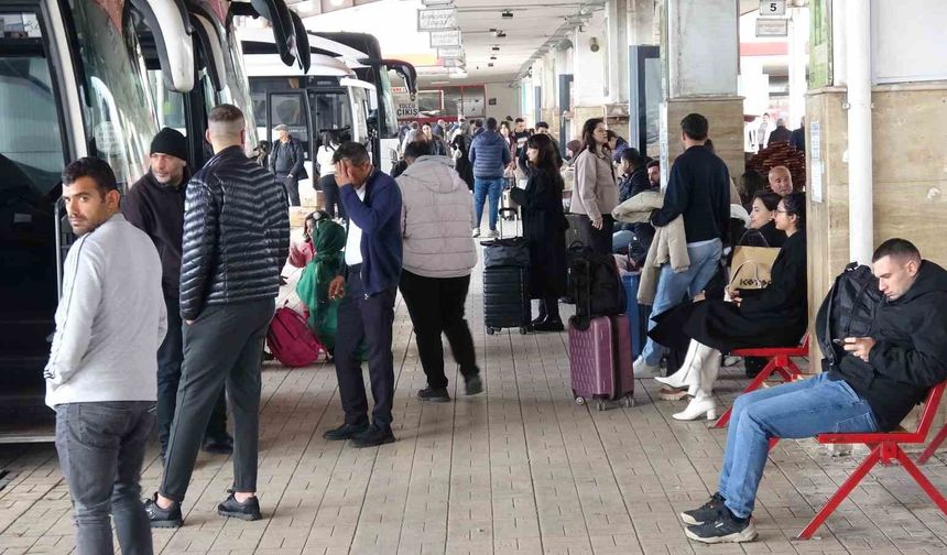 Gaziantep'te otogarda bayram yoğunluğu