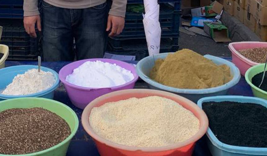 Diyarbakır'da çörek malzemeleri tezgahlardaki yerini aldı