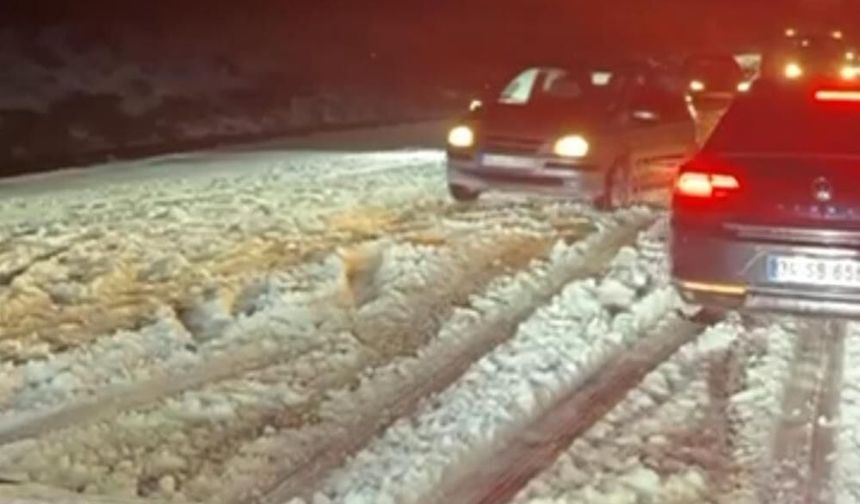 Diyarbakır karayolunda dolu ve kar yağışı