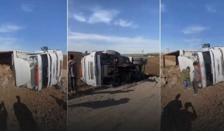 Diyarbakır'da hafriyat yüklü kamyon devrildi: 2 yaralı