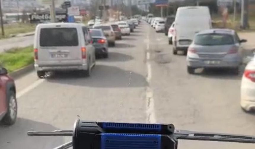 Diyarbakır’da itfaiye ekiplerine ‘fermuar’ sistemiyle yol verdiler