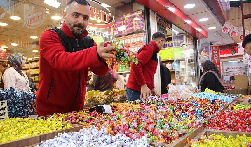 Gaziantep'te bayram öncesi çarşı ve pazarlarda yoğunluk yaşanıyor