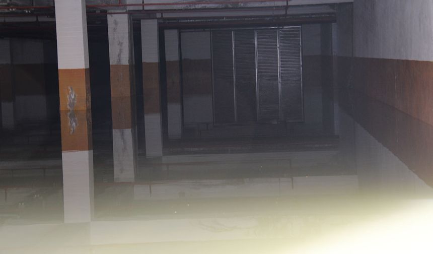 Her yağışta tekrarlayan tehlike: Diyarbakır’da Maliye Konutları sular altında