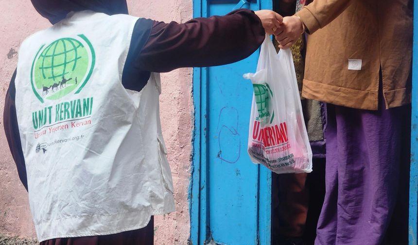 Umut Kervanı Kadın Kollarından Diyarbakır’da Ramazan Yardımı
