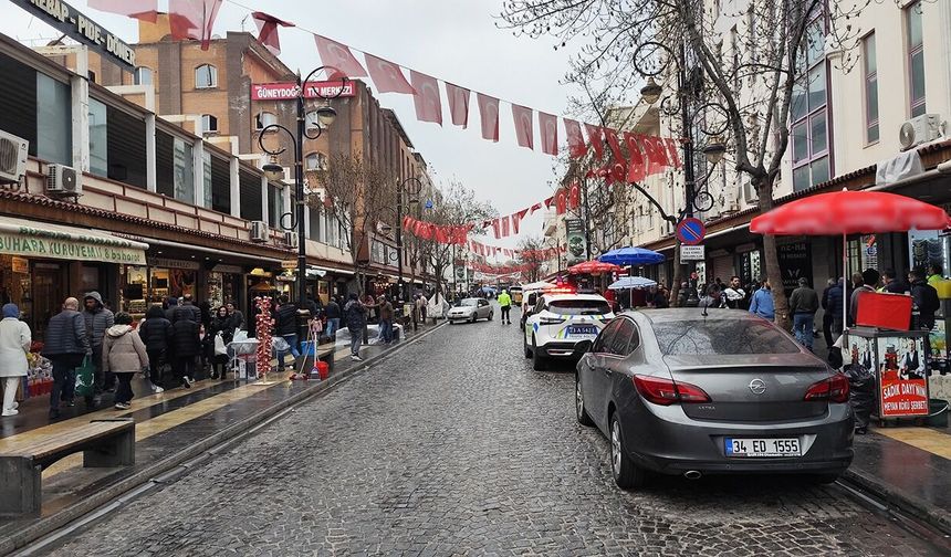 Diyarbakır’da Ramazan alışverişine yağmur molası