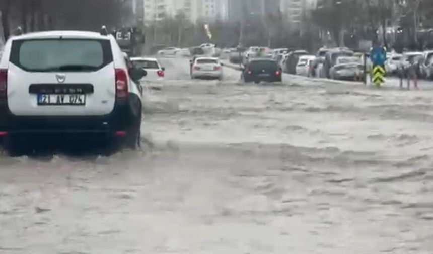 Diyarbakır sağanağa teslim: Altyapı yine sınıfta kaldı