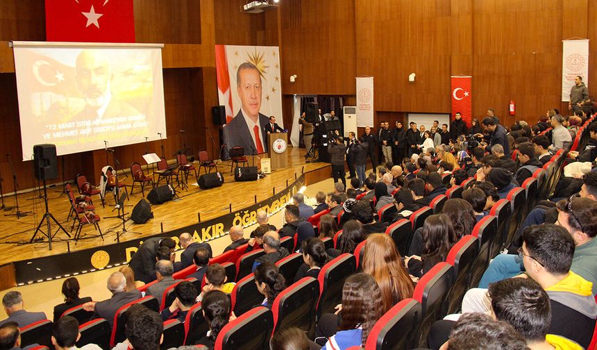 İstiklal Marşı şairi Mehmet Akif Ersoy Diyarbakır'da anıldı