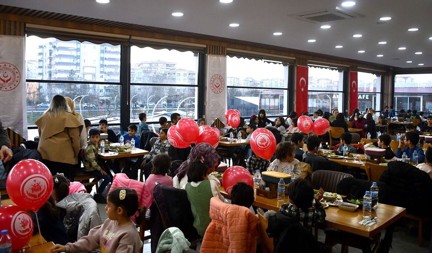 Diyarbakır’da çocuklarla "Büyük Aile Sofrası" buluşması