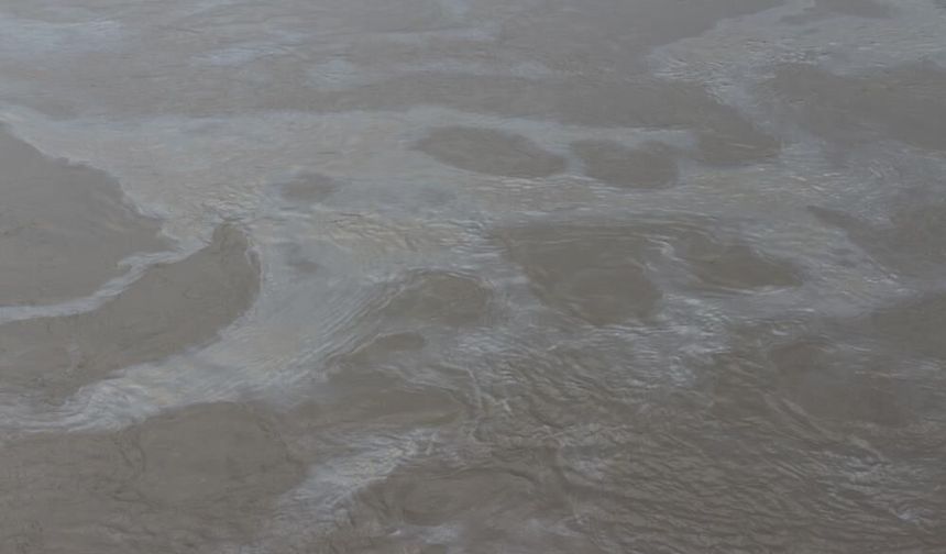 Petrol sızıntısı Dicle Nehri'ne karıştı; Ekipler harekete geçti