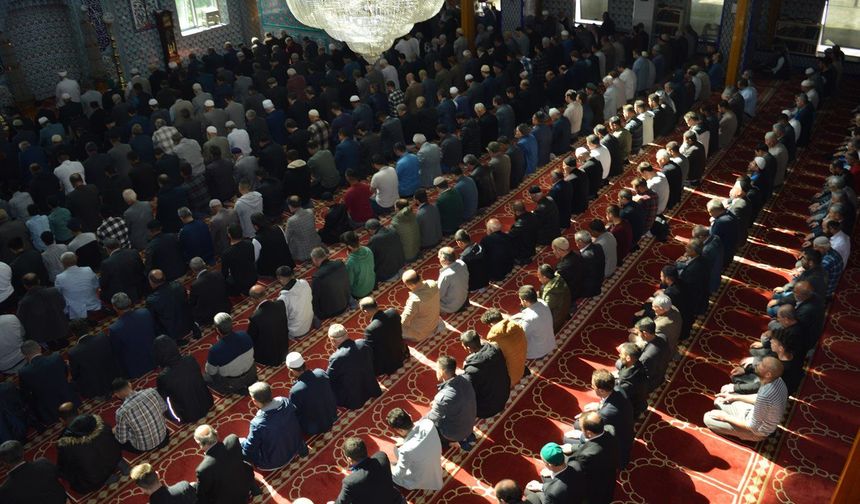 Ramazanın özellikle son 10 günü itikâf ve ibadetle geçirilmeli