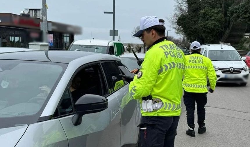 Direksiyon başında bunu yapan yandı! Ehliyete el konulacak