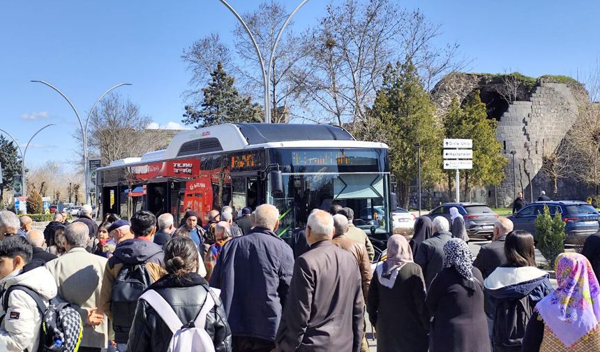 Diyarbakır'da hafta sonu ulaşım çilesi sürüyor