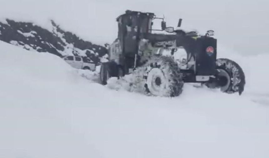 Şırnak'ta kar nedeniyle kapanan yollar açıldı