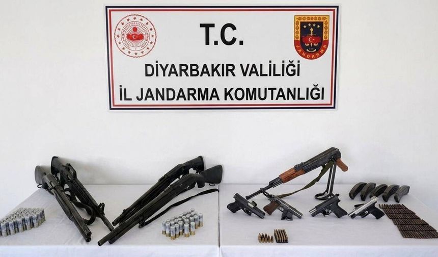 Diyarbakır’da çok sayıda silah ve mühimmat ele geçirildi