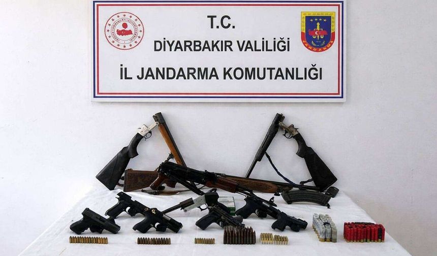 Diyarbakır'da çok sayıda silah ve mühimmat ele geçirildi