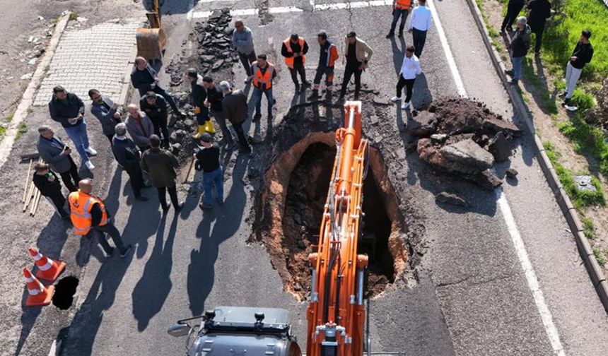 Diyarbakır'da yol çöktü, facianın eşiğinden dönüldü