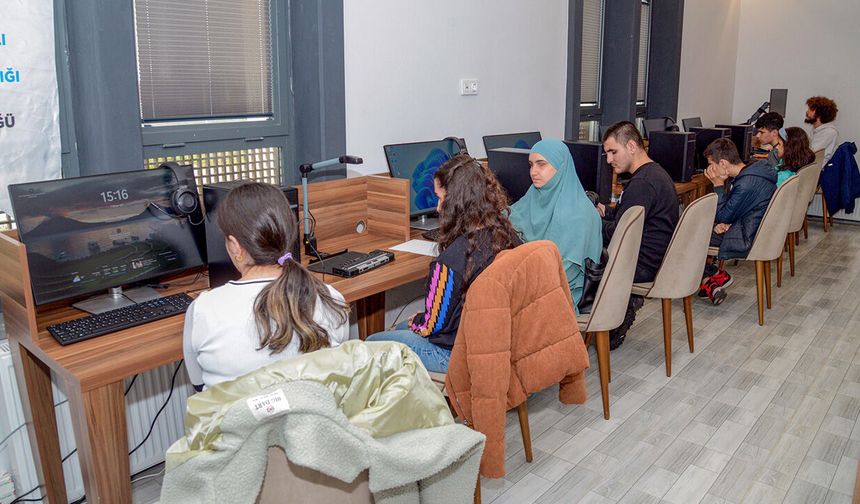 Diyarbakır'da görme engelliler için sesli kütüphane açıldı