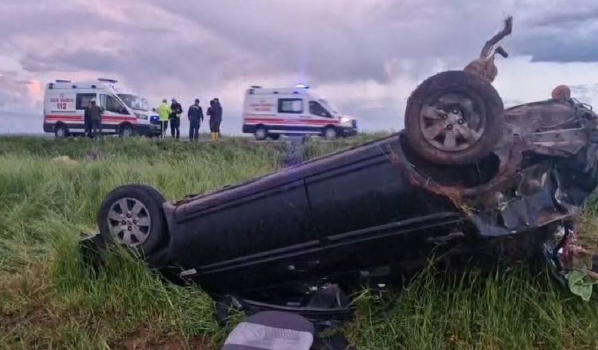 Diyarbakır'da otomobil tarlaya uçtu: 11 yaralı