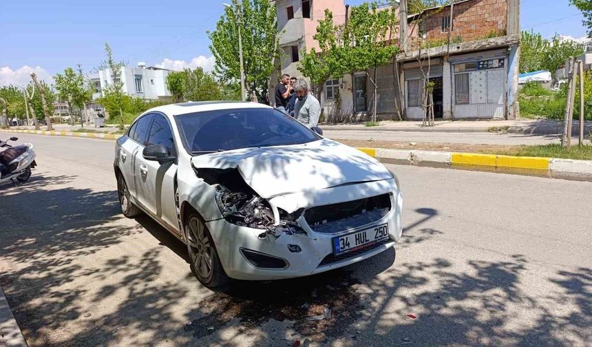Aracın önünü keserek sürücüyü darp ettiler