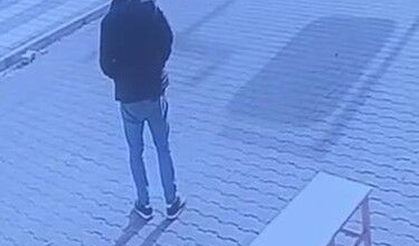 Diyarbakır'da 2 öğrencinin yaralandığı kaza anı güvenlik kameralarına yansıdı