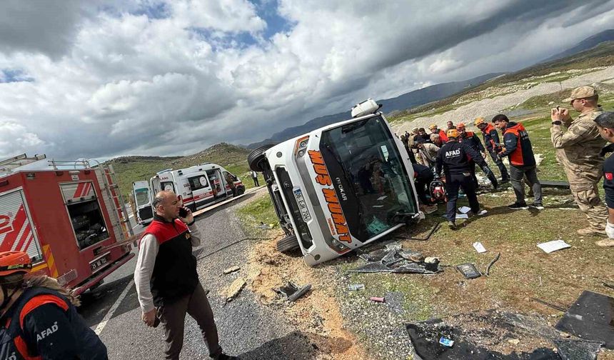 Diyarbakır'da yolcu otobüsü devrildi: 1 ölü, 13 yaralı