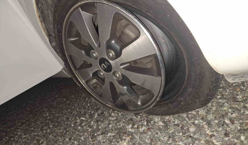 Diyarbakır'da yolda oluşan çukurlar kazalara davetiye çıkartıyor