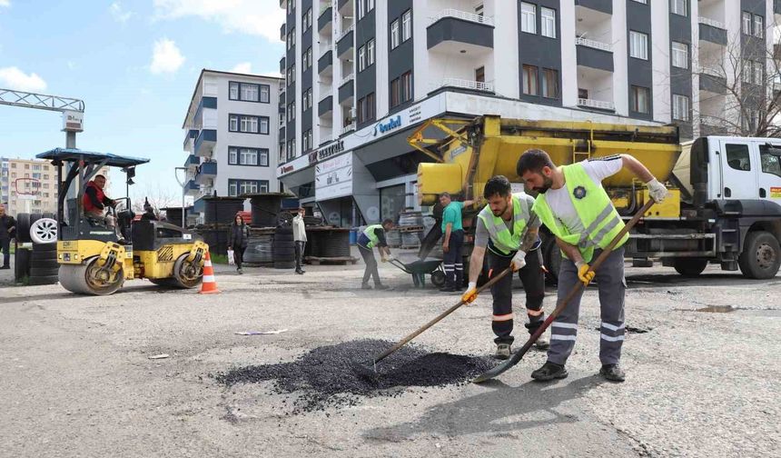 Diyarbakır'daki hasarlı yollar onarılmaya başlandı