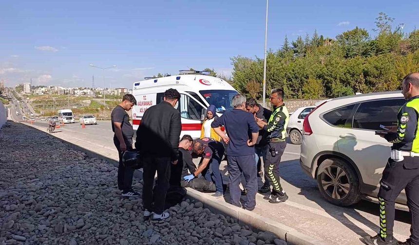 Otomobil ile motosiklet çarpıştı: Bir  yaralı