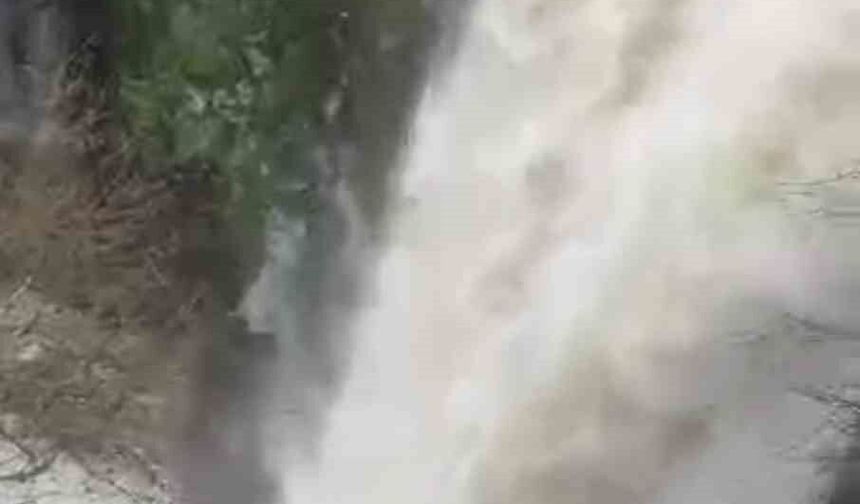 Yoğun yağışlar, Diyarbakır'daki Şeyhandede Şelalesinin debisini arttırdı