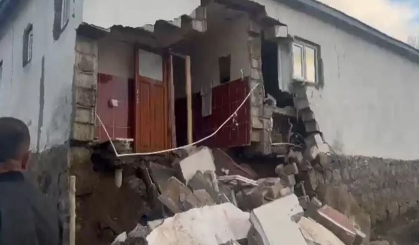 Ağrı depreminde hasarın boyutu kameralara yansıdı