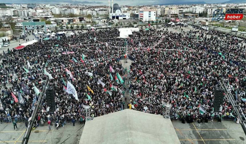 Batman'da düzenlenen Mevlid-i Nebi programına yoğun katılım