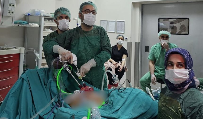 Bingöl Devlet Hastanesi’nde bir ilk: Hastalar dikiş izi kalmadan sağlığına kavuşuyor.