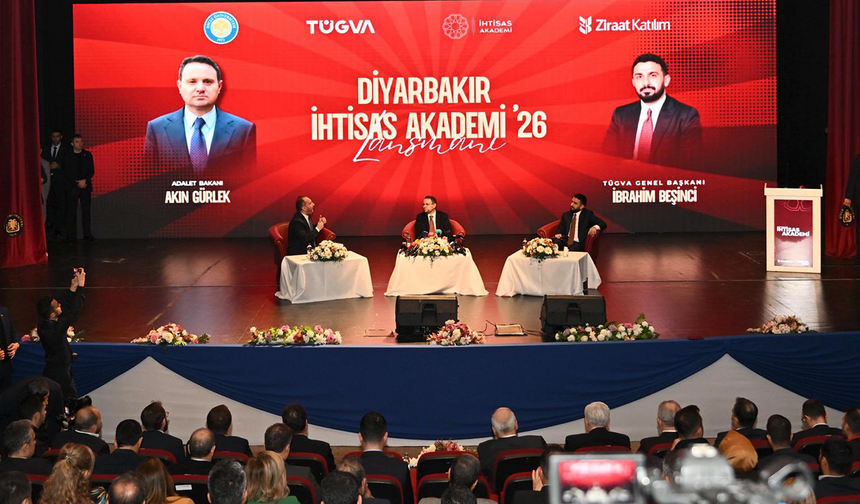 Diyarbakır'da konuşan Bakan Gürlek: Sosyal medyaya kimlik şartı geliyor