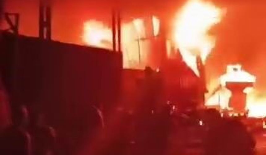 Diyarbakır'da geri dönüşümde yangın: Tesis kullanılamaz hale geldi