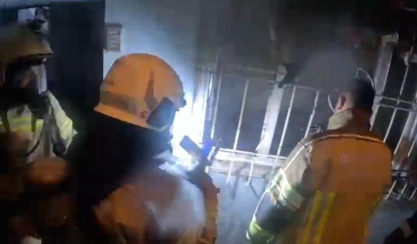 Diyarbakır'da itfaiyenin yangınla mücadelesi kask kamerasına yansıdı