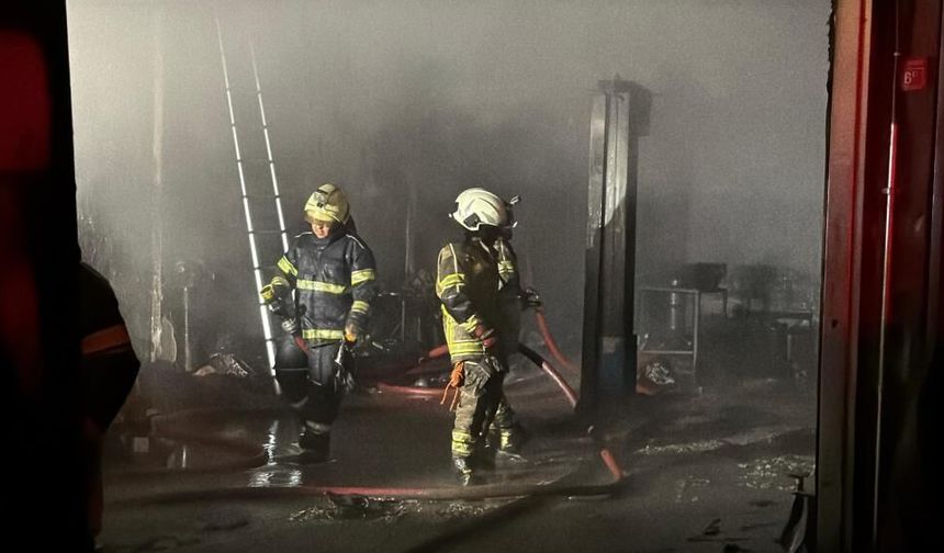 Diyarbakır'da oto tamir dükkanında yangın