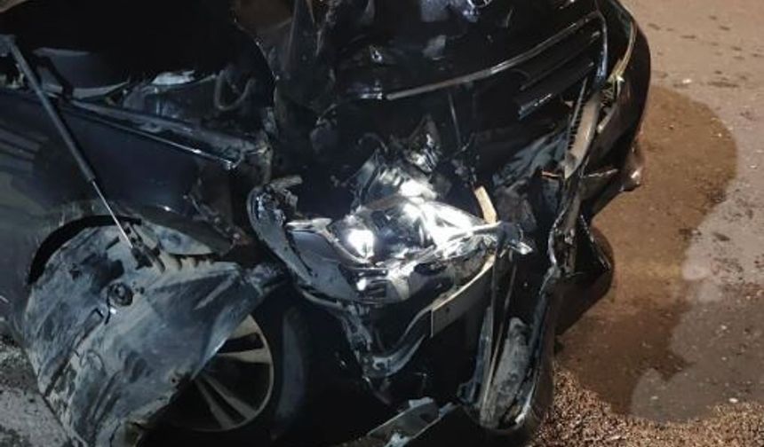 Diyarbakır'da park halindeki araca başka bir araç çarptı