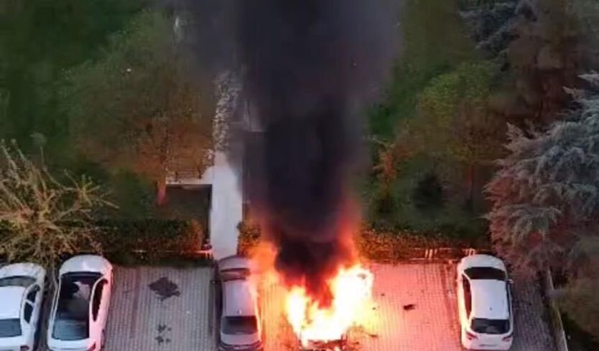 Diyarbakır'da sitede yangın: Alevler metrelerce yükseldi, binadakiler tahliye edildi