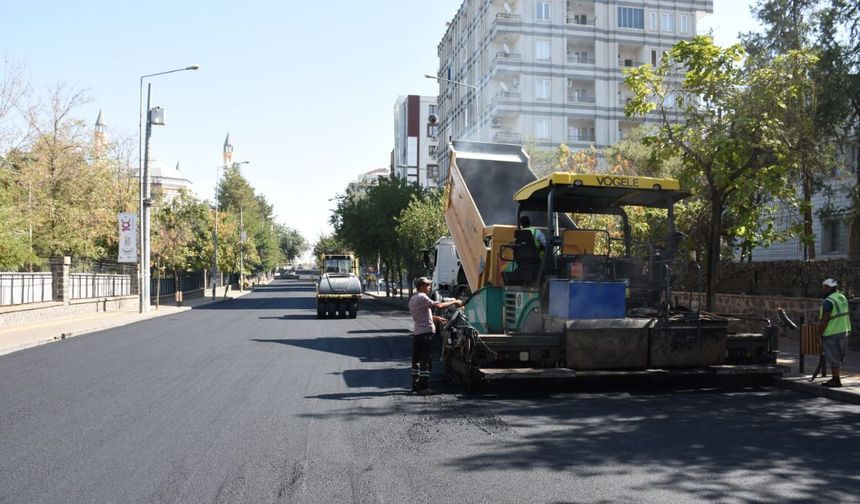 Diyarbakır'da asfalt serimi: Kayapınar'a dikkat