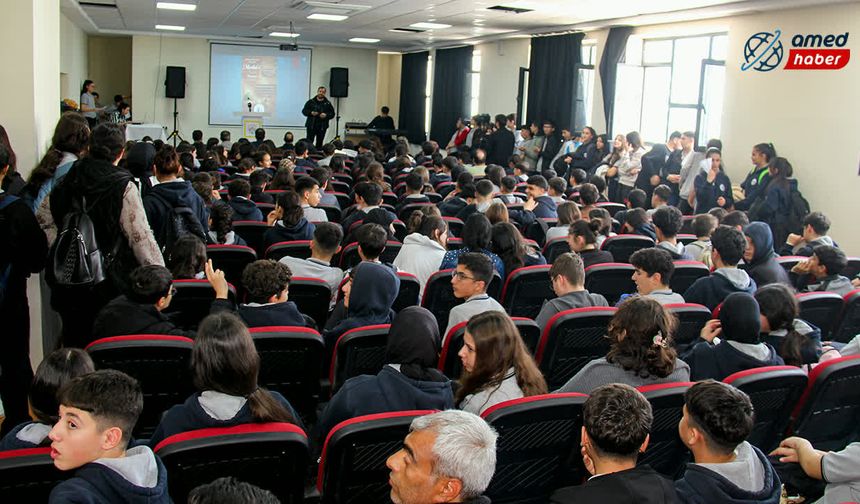 Diyarbakır'da lise öğrencilerinden Mevlid-i Nebi etkinliği