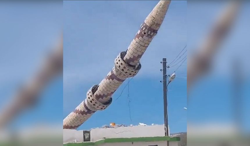 Diyarbakır'da depremde hasar gören minare yıkıldı