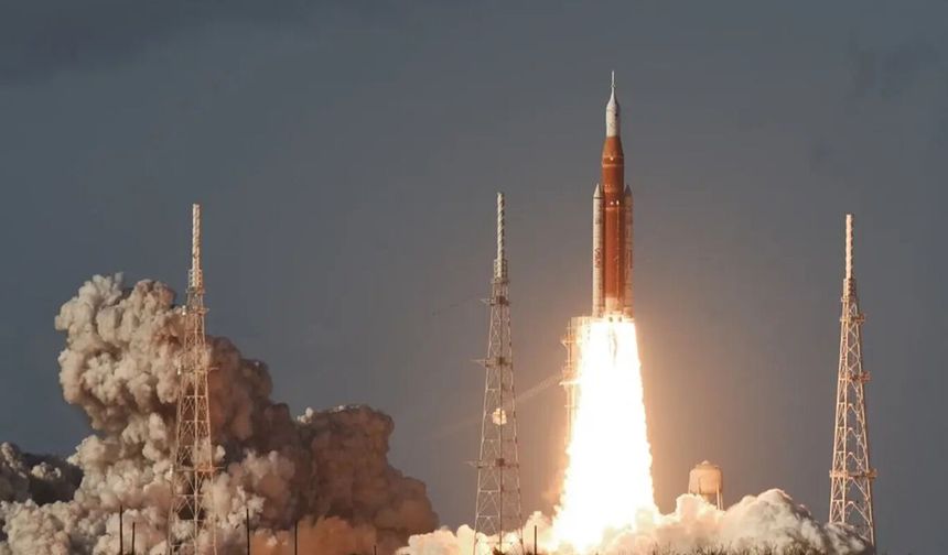 NASA, 54 yıl sonra Ay’a insanlı uçuşu başlattı