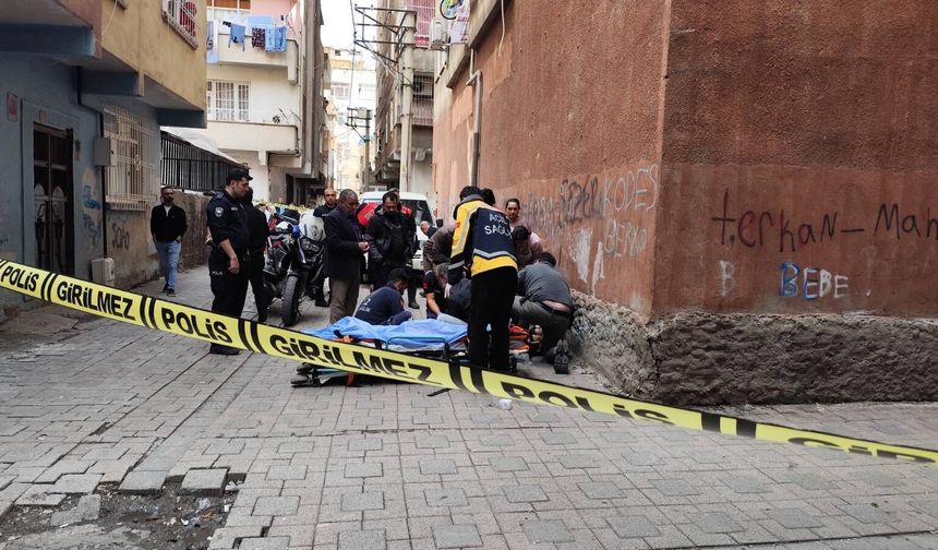 Diyarbakır'da silahlı saldırı: Bir kişi ayağından vuruldu