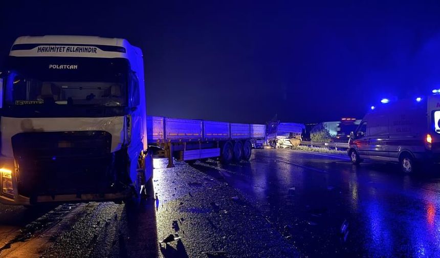 Tarsus-Adana-Gaziantep Otoyolu’nda kamyonet tırla çarpıştı: 1 ölü, 1 yaralı