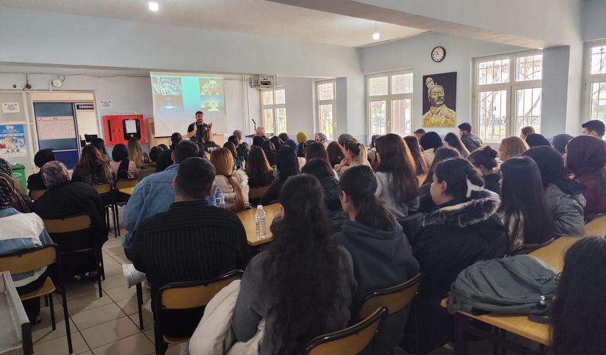 Ergani'de dijital bağımlılık ve internet kullanımı semineri düzenlendi
