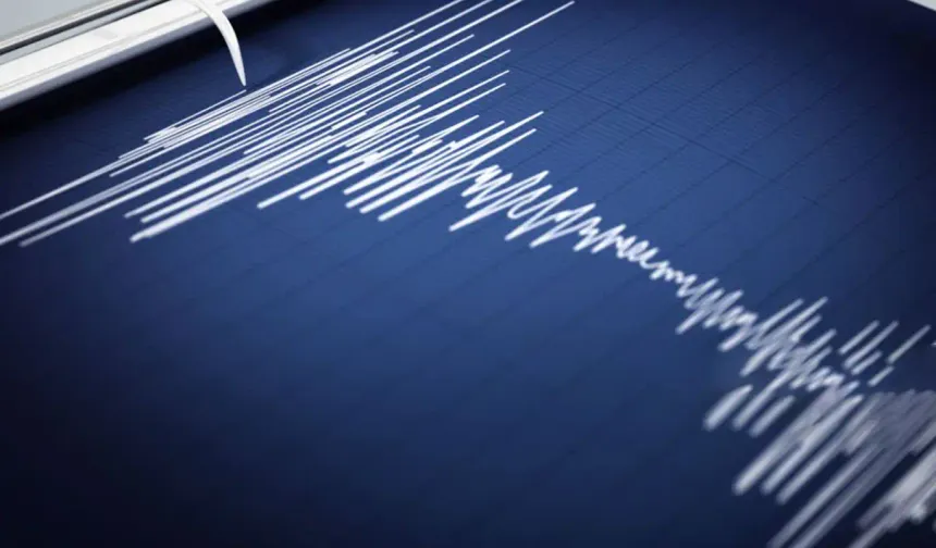 Adana'da 4.9'luk deprem! Vatandaşlar sokağa çıktı