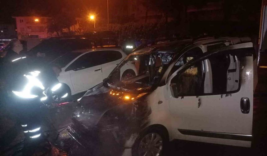 Batman'da park halindeki otomobil yandı